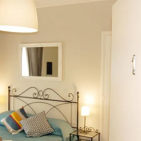 לינה וארוחת בוקר Luiza Vatican House 4*